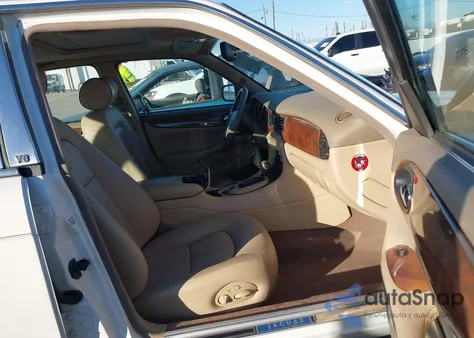 2001 Jaguar Xj8 z USA, uszkodzony, nr VIN SAJDA14C91LF28245